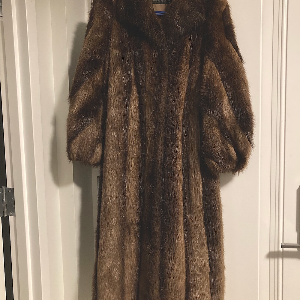 Women’s beaver coat very good condition